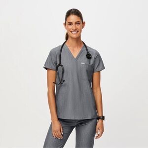 Catarina One-Pocket Scrub Top || Heather Denim || Figs